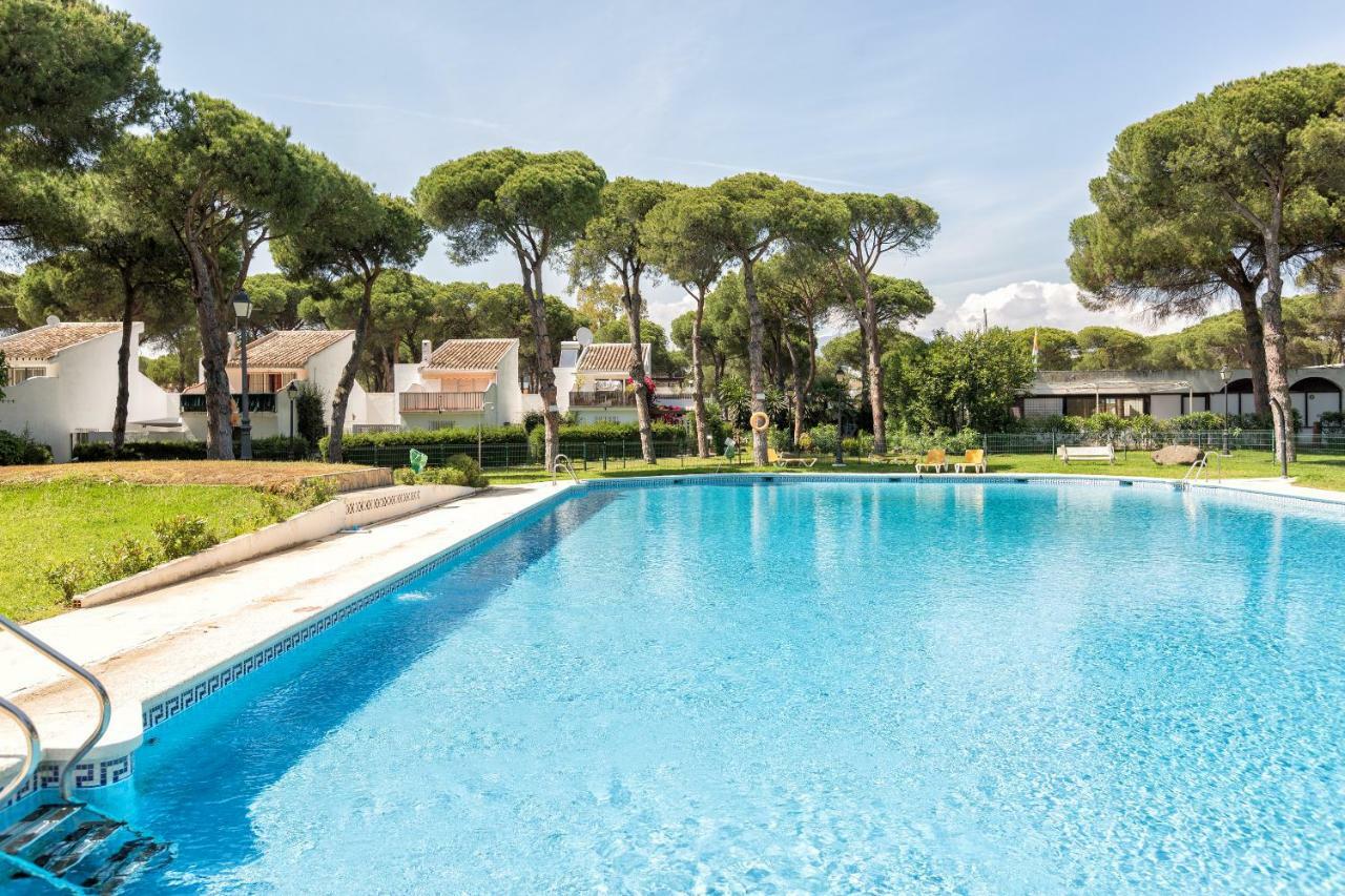 Beachside Cosy Apartment With Pool 에스테포나 외부 사진