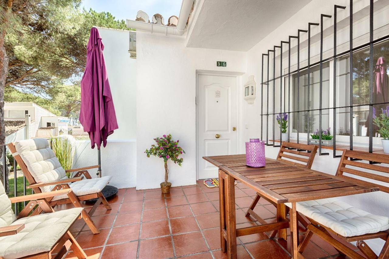 Beachside Cosy Apartment With Pool 에스테포나 외부 사진