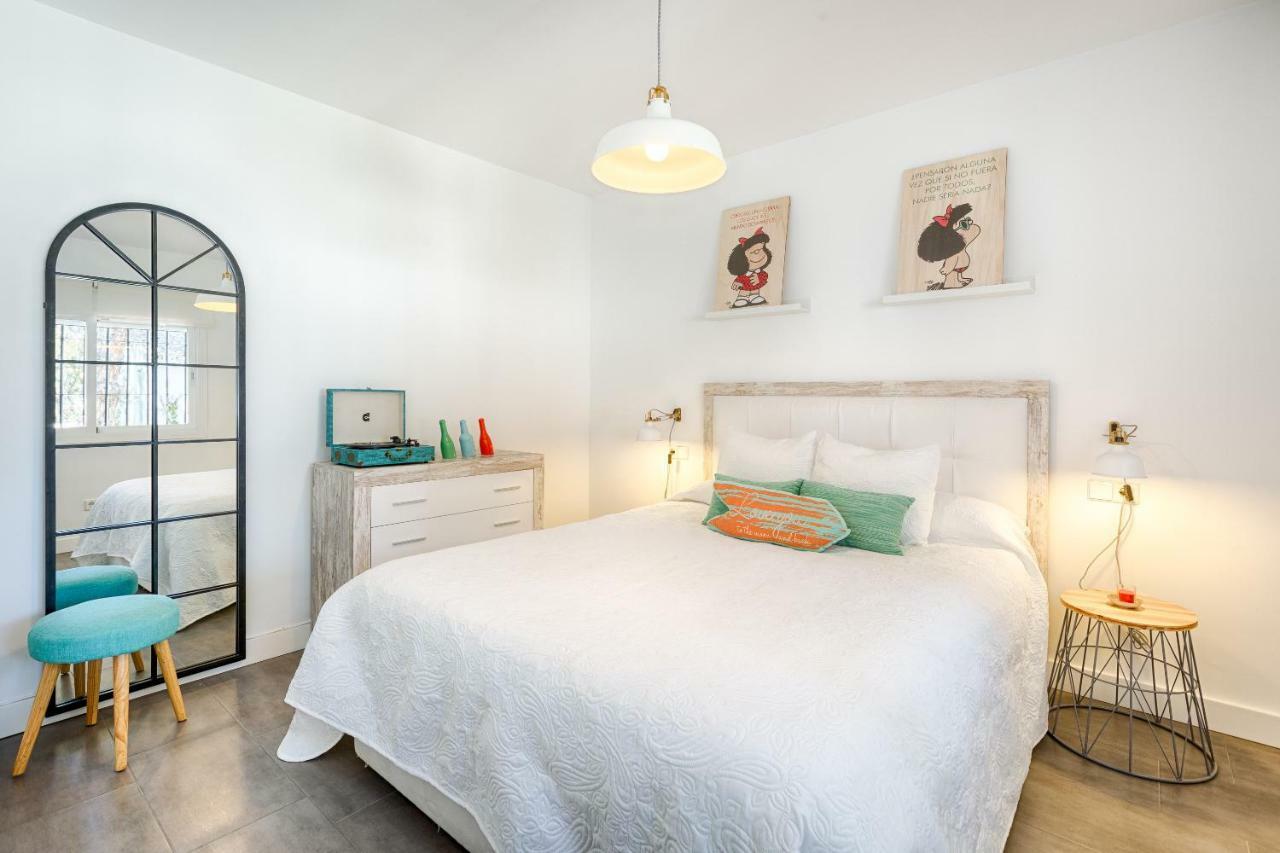 Beachside Cosy Apartment With Pool 에스테포나 외부 사진